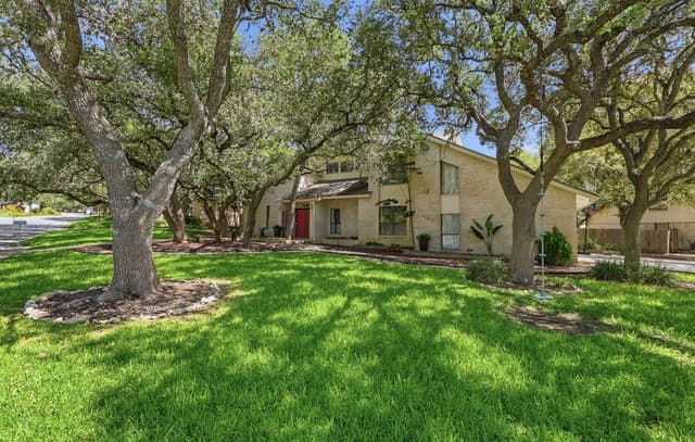 1102 Country Pike