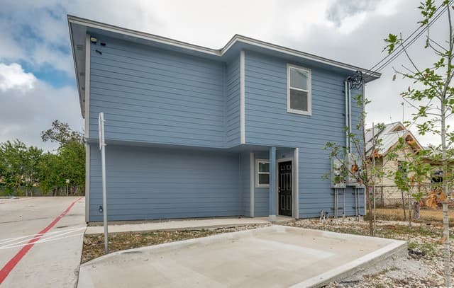 1835 W Poplar Unit 402