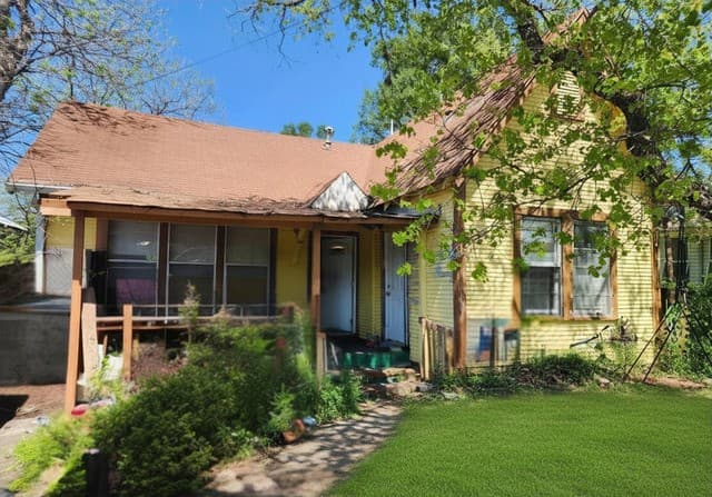 513 Lamar St