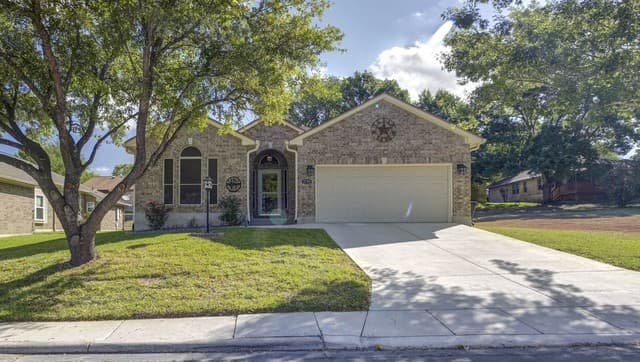 3705 Hillside