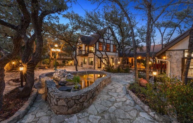 232 Meadowbrook Dr