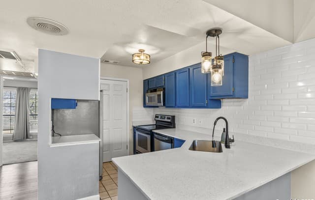 6100 Woodlake Unit 312