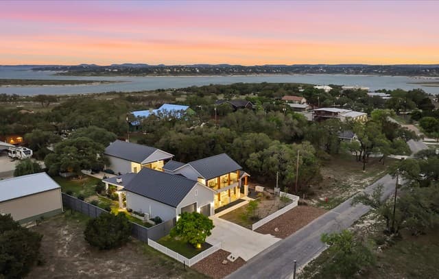 2551 Lakeshore Dr