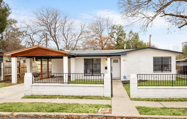 607 Redcliff Dr