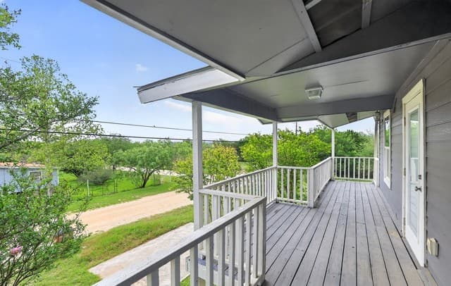 414 Medina Dr