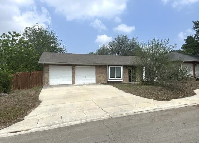 5022 Crestwood Dr