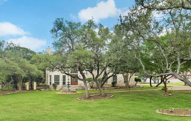 2120 Oakland Bend