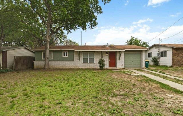 322 W Aviation Blvd