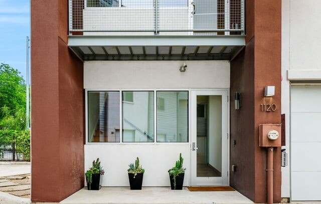 1120 E Quincy