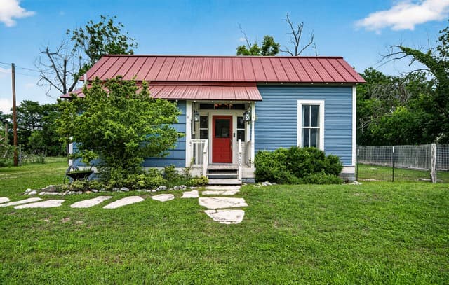 320 Second St