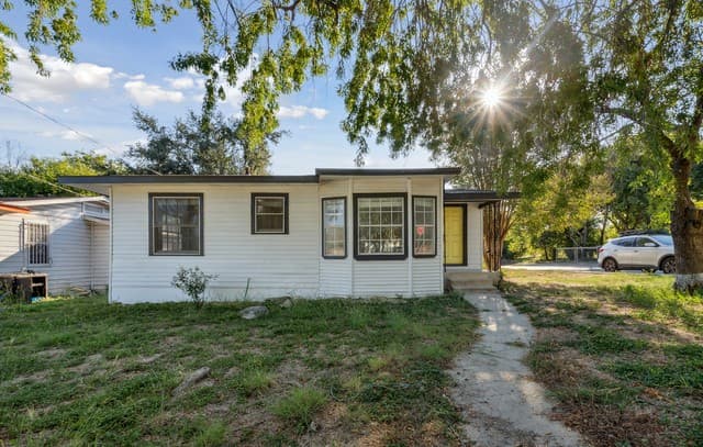 843 Zachry Dr