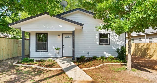 270 S Peach Ave