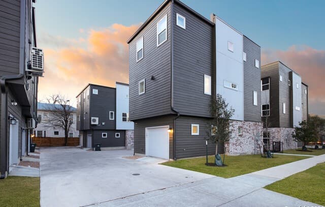 210 W Poplar St #101