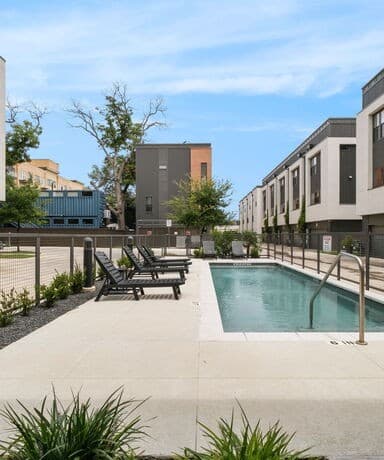 318 W Grayson Unit 203