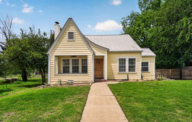 517 W Hollywood