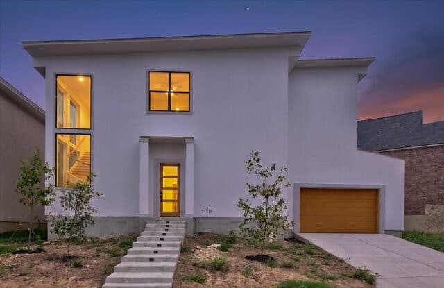 24318 Canyon Row