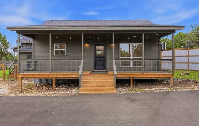 833 Canyon Oaks Dr