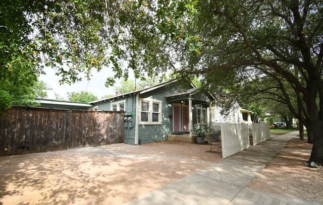 210 Mission St