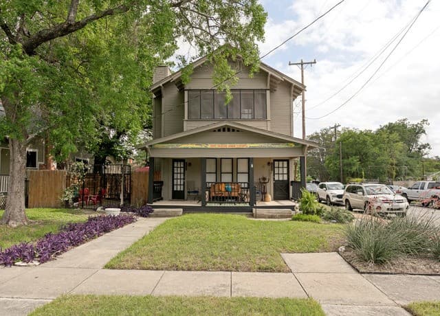 200 Queen Anne Ct