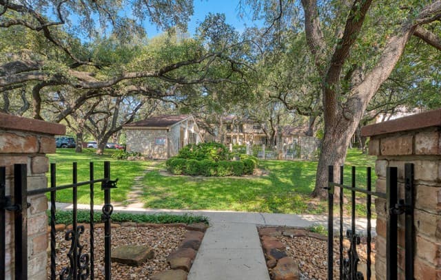 11303 Vance Jackson Unit L2, San Antonio, TX 78230
