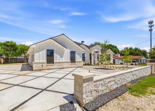 915 Burr Rd