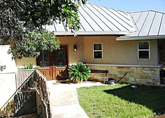 2552 Connie Dr