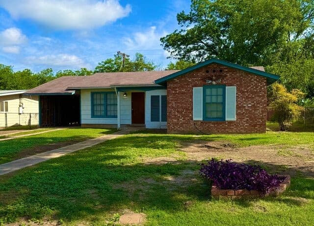 2423 Spicewood
