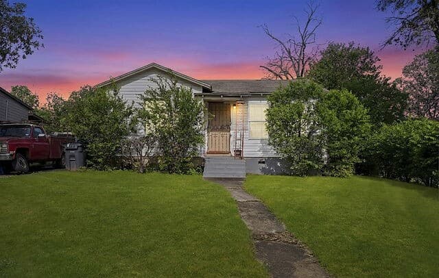 211 Robeson Ave