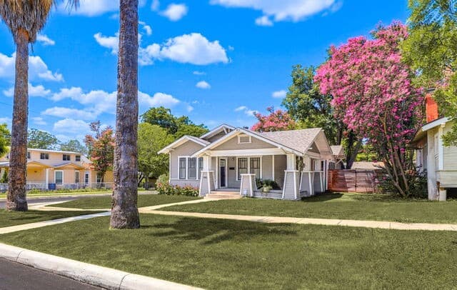 1145 W Mistletoe Ave