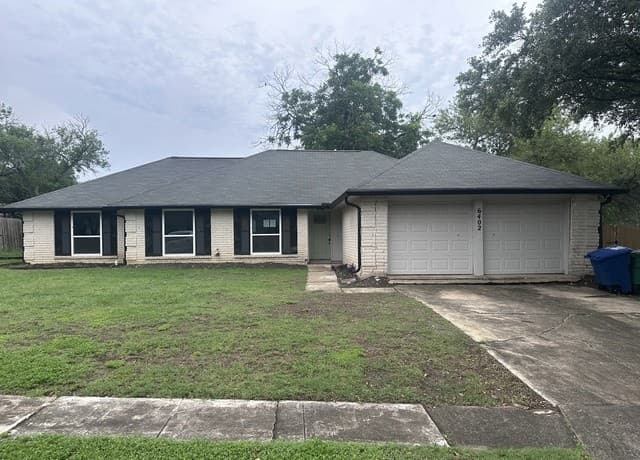 6402 Green Top Dr, San Antonio, TX 78233