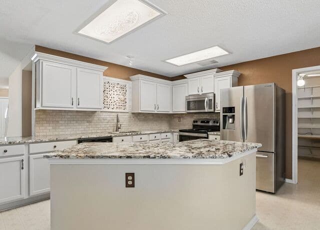 2138 Encanto Ridge