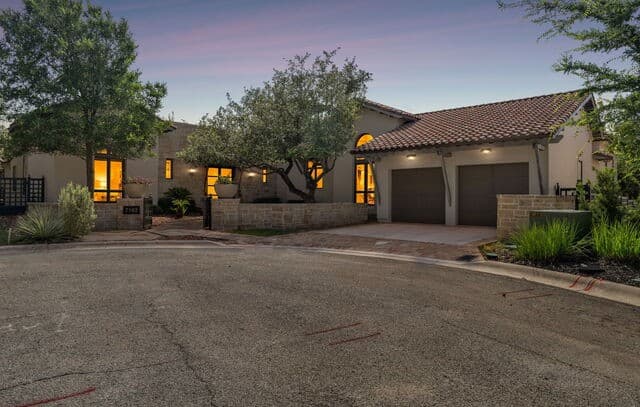 7102 Bluff Edge