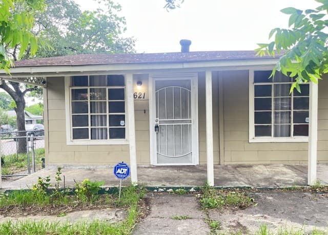621 S Elmendorf