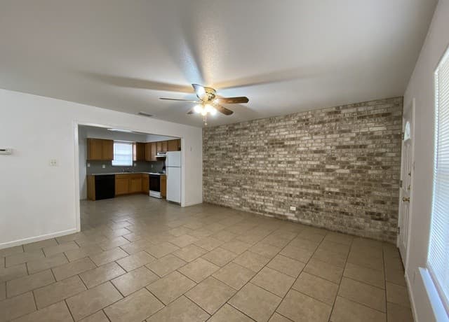 1207 & 1209 W Goodwin St