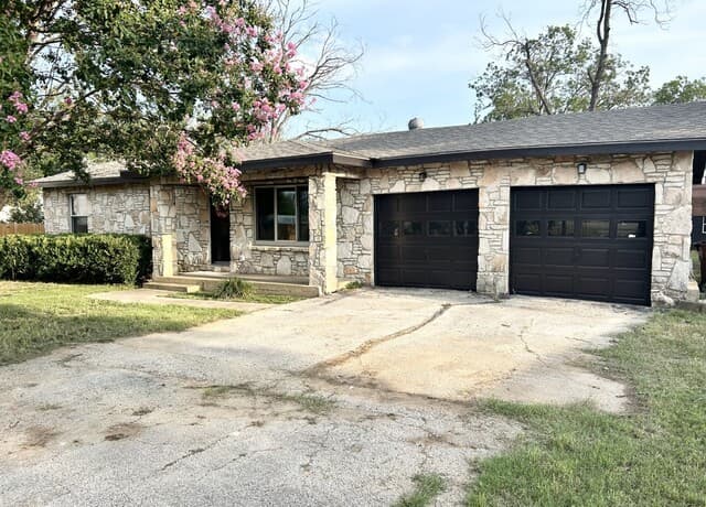 12116 Loop 107, Adkins, TX 78101