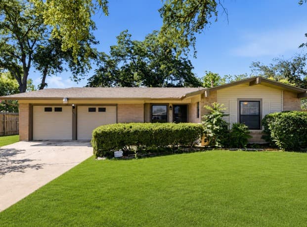 425 E Wright Blvd