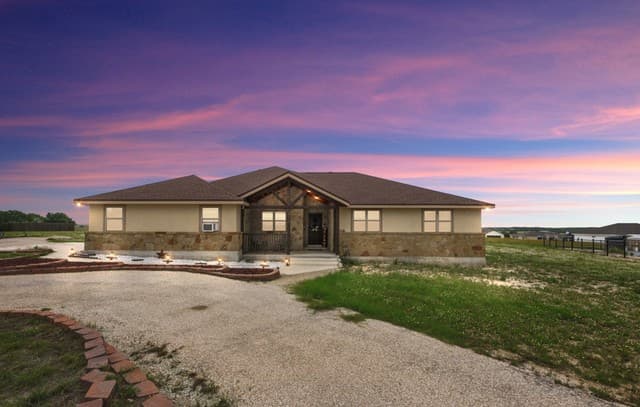 317 Honeysuckle Ln