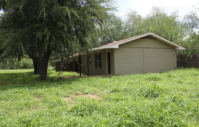 723 W Brazos St