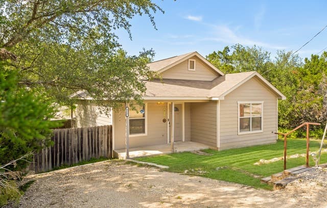 323 Lexington Pass