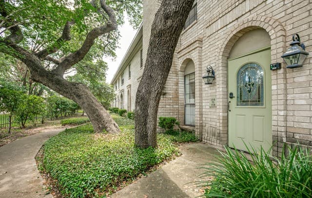 8415 Fredericksburg Unit 106