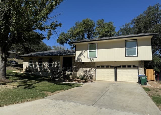 1703 Searcy Dr