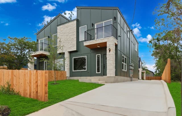 2111 Virginia Unit 102