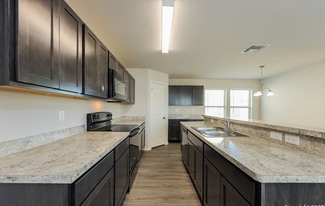 5015 Jade Crossing