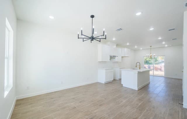 229 Colonial Ln