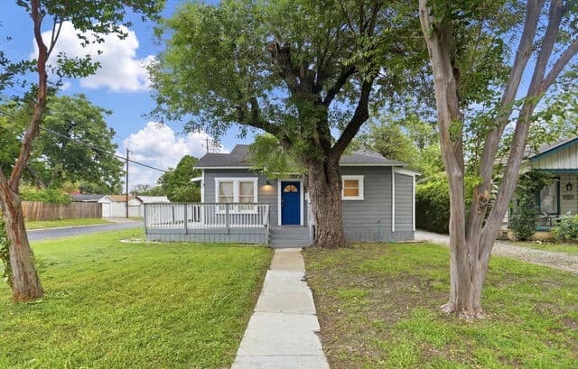 1502 W Elsmere