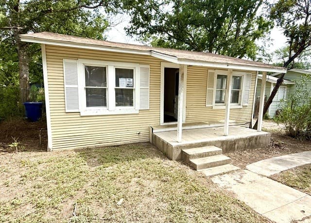 515 Lincolnshire Dr