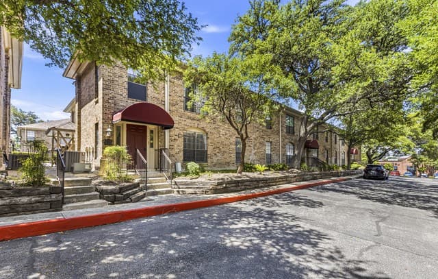 7926 Broadway Unit 301