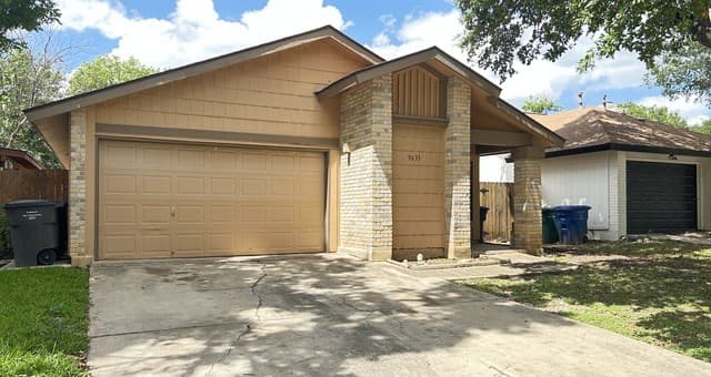 9633 Ivy Bend St