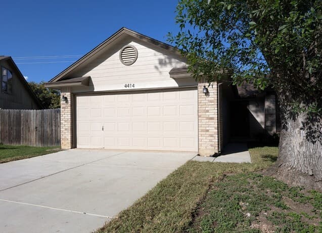 4414 Knollmanor