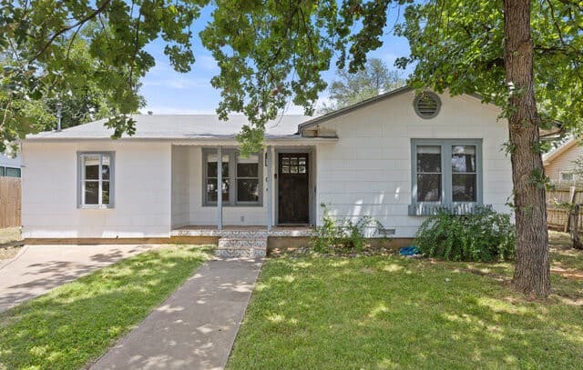 106 W Mulberry